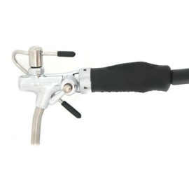 Grifo pistola cromado con compensador